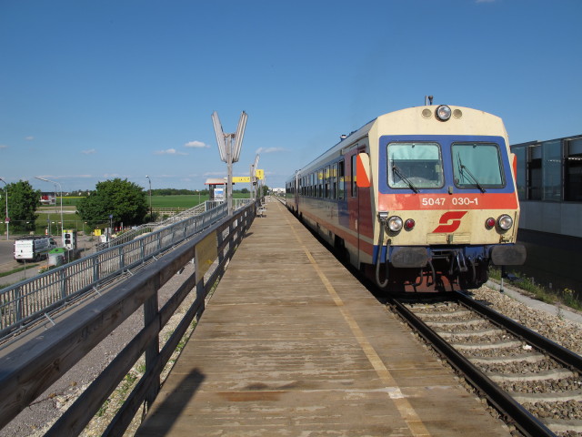 5047 030-1 als R 2579 im Bahnhof Wien Hausfeldstra&szlig;e