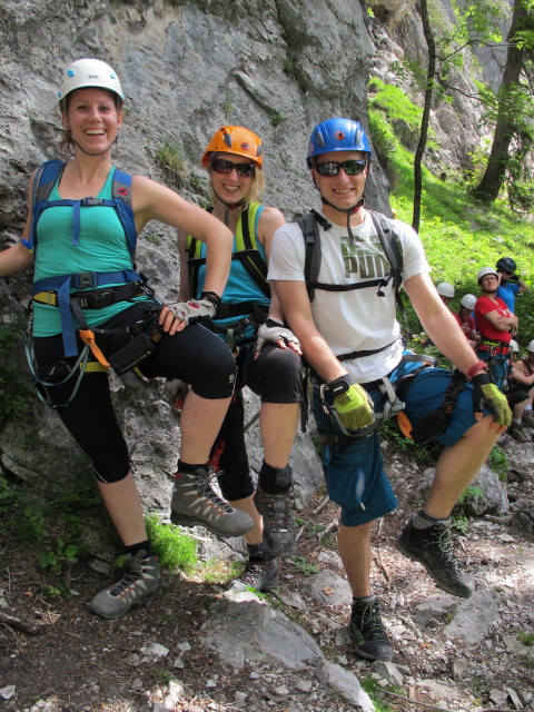 Kaiser-Franz-Joseph-Klettersteig: Romana, Sabrina und Christian beim Einstieg (18. Mai)