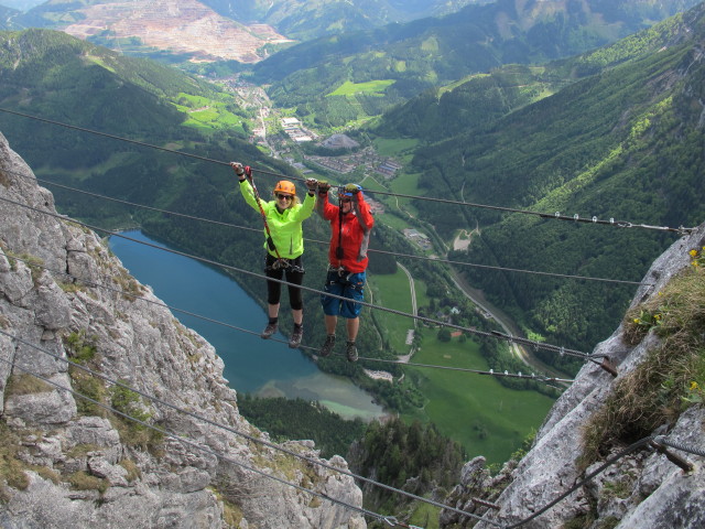 Kaiser-Franz-Joseph-Klettersteig: Sabrina und Christian auf der Seilbr&uuml;cke (18. Mai)