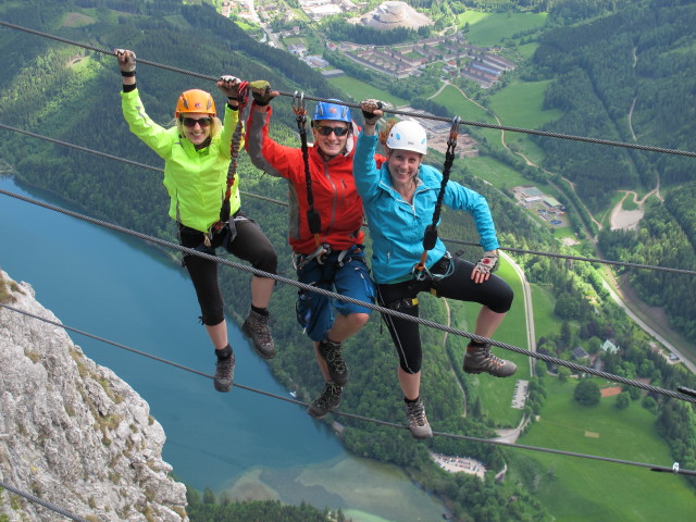 Kaiser-Franz-Joseph-Klettersteig: Sabrina, Christian und Romana auf der Seilbr&uuml;cke (18. Mai)