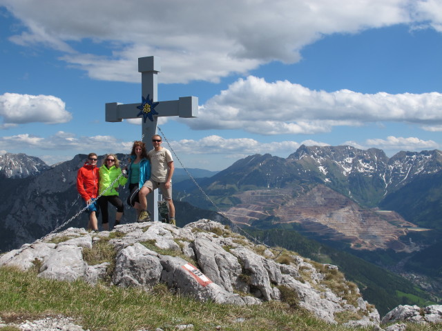 Christian, Sabrina, Romana und ich am Hochblaser, 1.771 m (18. Mai)