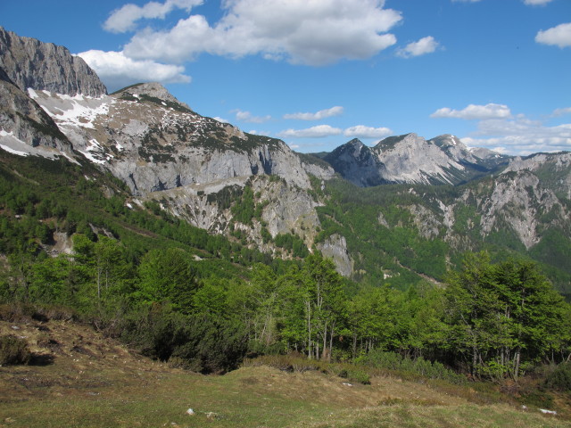 von der Hasenwilzinghütte Richtung Nordosten (18. Mai)