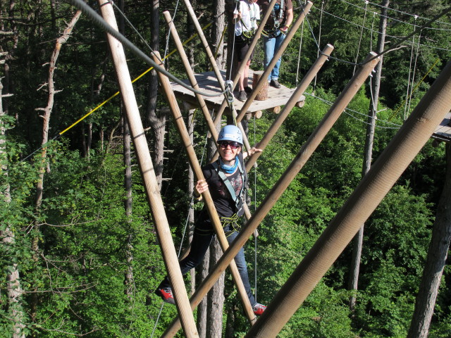 Elisabeth in den Erwachsenenparcours