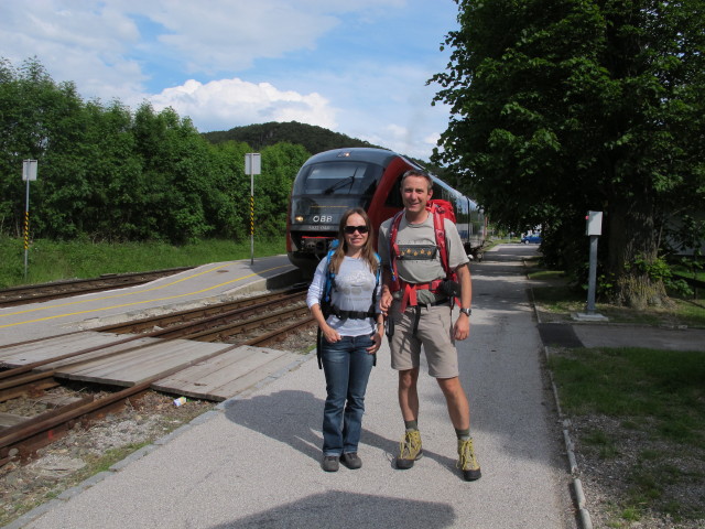 Diana und ich im Bahnhof Gr&uuml;nbach am Schneeberg, 557 m