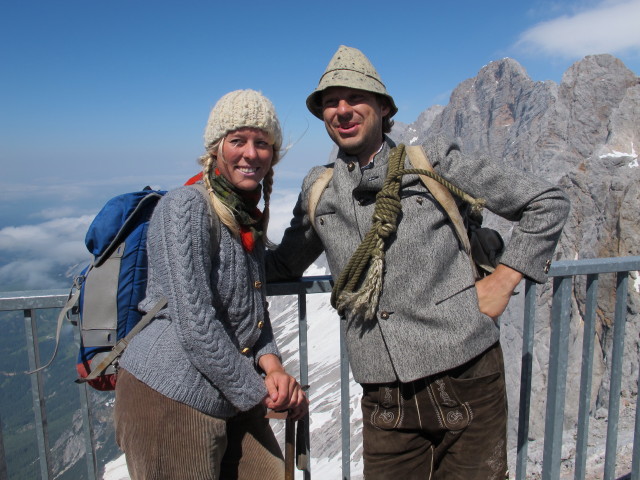 Manuela und ? am Skywalk, 2.687 m (21. Juni)