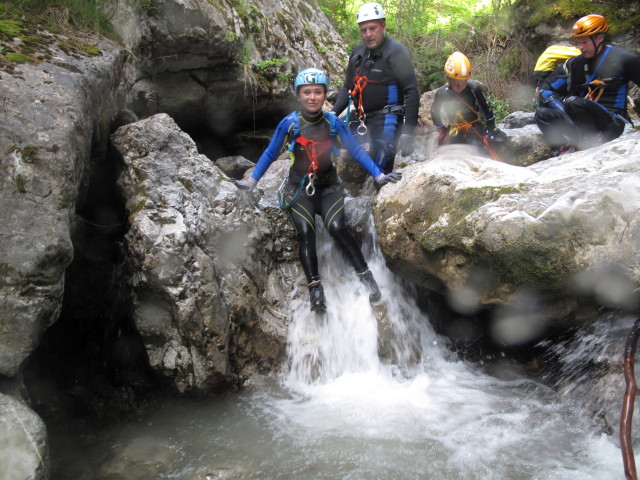 Diana, Reinhard, Martin und Erich im Dorfbach