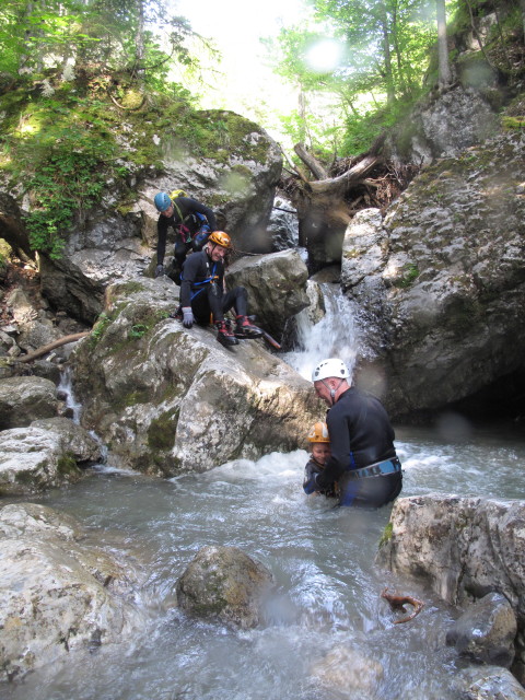 Erwin, Erich, Martin und Reinhard im Dorfbach