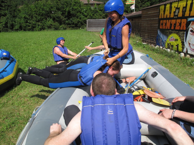 ?, Andreas, Ariane und Daniela im Go Eddy Raftingcenter