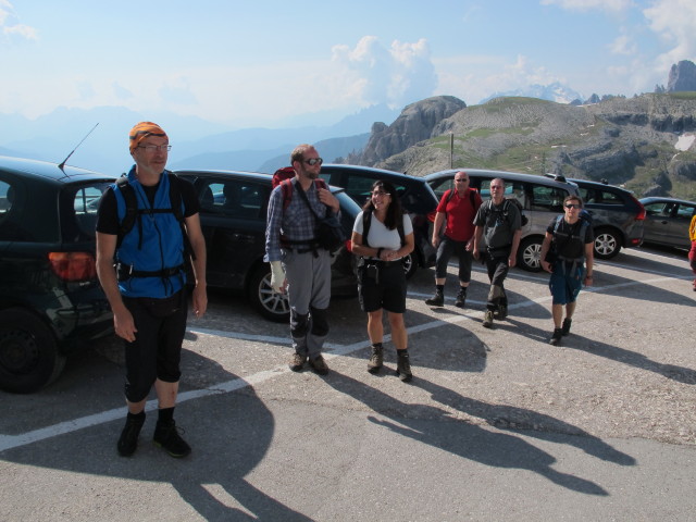 Klaus, Helmut, Ulrike, Reinhard, Erich und Christian beim Rifugio Auronzo, 2.320 m