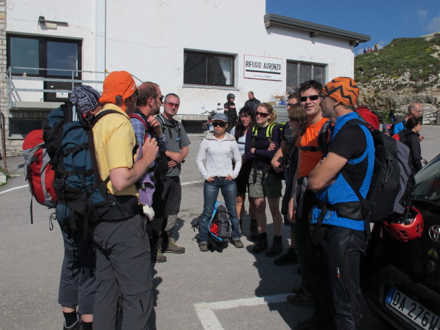 ?, Günther, Helmut, Erich, Diana, Ulrike, Sabrina, Christian, Hannelore, Ronald und Klaus beim Rifugio Auronzo, 2.320 m