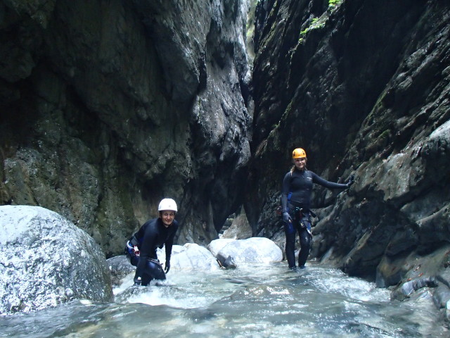 Klabauter-Klettersteig: Dominika und Miriam in der zweiten Finsternis