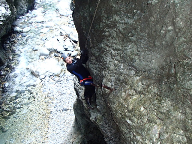 Klabauter-Klettersteig: Ariane beim ersten Wasserfall