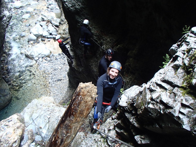 Klabauter-Klettersteig: Werner, Dominika, Andreas und Ariane beim ersten Wasserfall