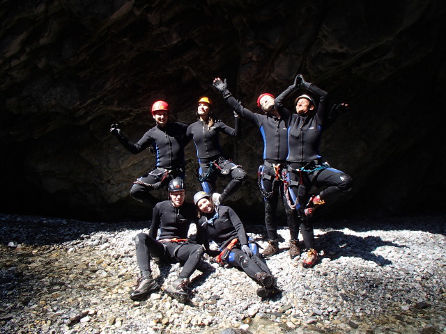 Klabauter-Klettersteig: Werner, Andreas, Ariane, Miriam, Klaus und Dominika in der dritten Finsternis