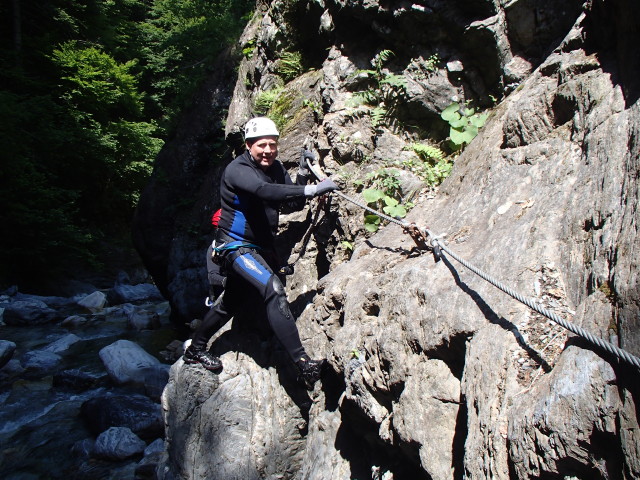 Klabauter-Klettersteig: Reinhard beim fünften Wasserfall