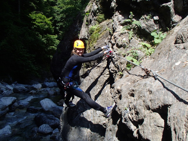 Klabauter-Klettersteig: Miriam beim fünften Wasserfall