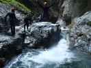 Klabauter-Klettersteig: Klaus, Josef, Reinhard und Miriam beim ersten Wasserfall