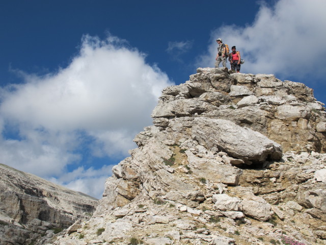 Christoph und Gudrun neben Weg 2 zwischen Weg 3B und Furcela Forces de Siëles (10. Aug.)