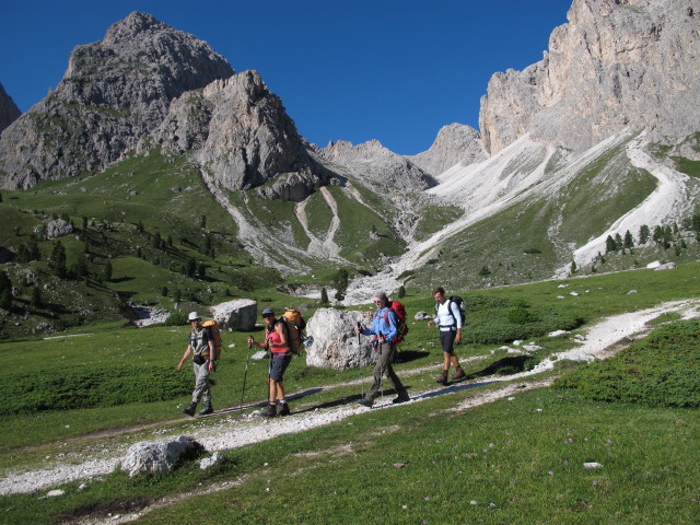 Christoph, Gudrun, Susanne und Christoph am Weg 2 zwischen Forces de Sieles und Regensburger H&uuml;tte (10. Aug.)