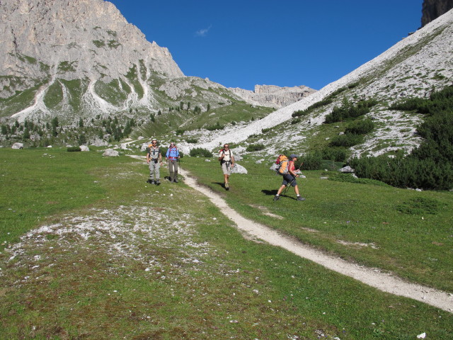 Christoph, Susanne, ich und Gudrun am Weg 2 zwischen Forces de Sieles und Regensburger H&uuml;tte (10. Aug.)