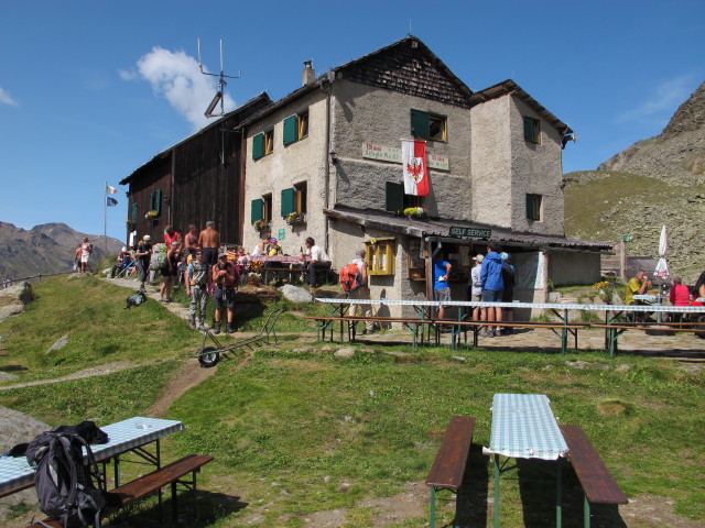 Christoph und Gudrun bei der Wei&szlig;kugelh&uuml;tte, 2.542 m (15. Aug.)