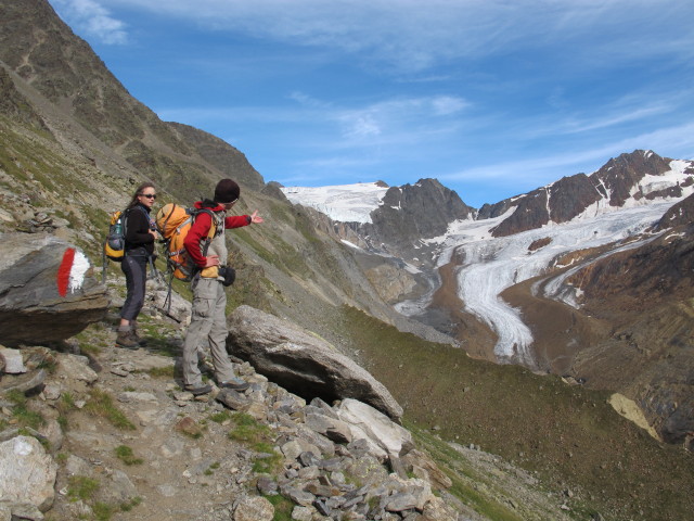 Irene und Christoph am östlichen Teil des Adlersteigs zwischen Vorderem Schmied und Weißkugelhütte (15. Aug.)