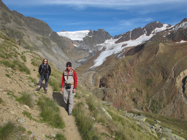 Irene und Christoph am &ouml;stlichen Teil des Adlersteigs zwischen Vorderem Schmied und Wei&szlig;kugelh&uuml;tte (15. Aug.)