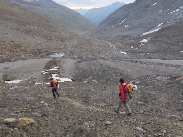 Gudrun und Christoph am Weg 16 zwischen Similaunhütte und Niederjochferner (18. Aug.)