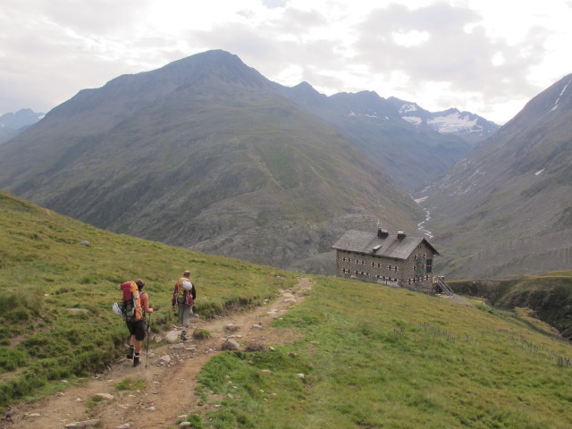 Gudrun und Christoph am Weg 16 bei der Martin-Busch-H&uuml;tte (18. Aug.)