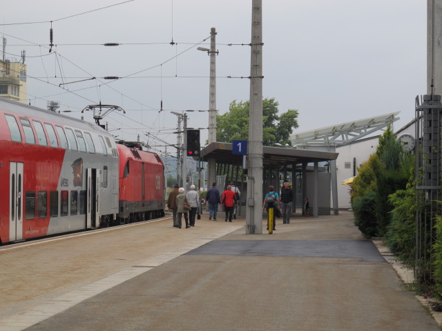 1116 185-0 mit REX 2102 'Blockheide' im Bahnhof Gm&uuml;nd, 499 m