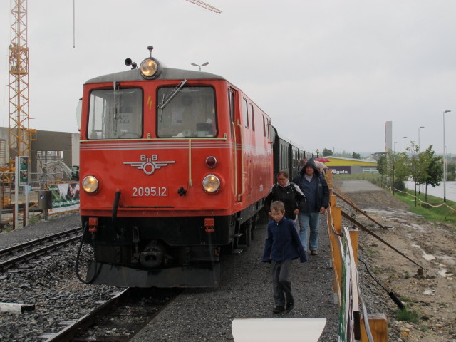 2095.12 mit P 16929 im Bahnhof Gm&uuml;nd, 499 m