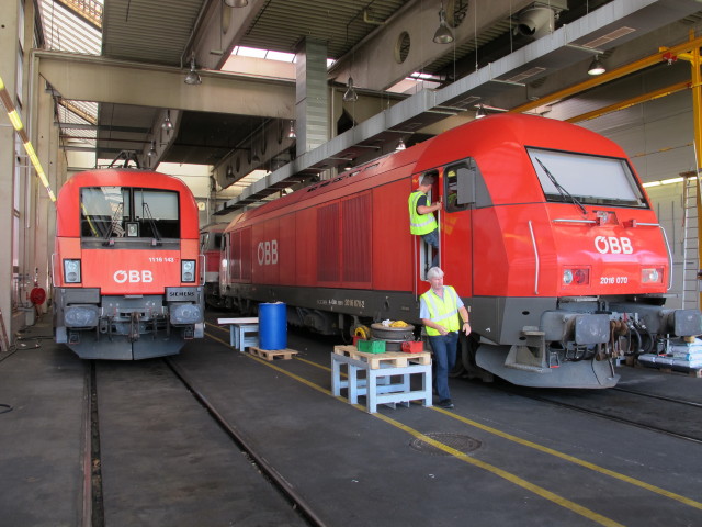 1116 143 und 2016 070 am ÖBB-Standort Linz (5. Sept.)