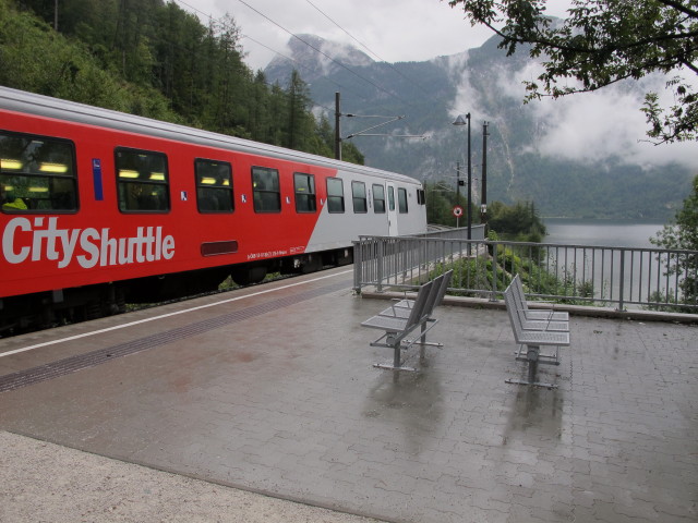 REX 3456 'GrimmingTherme' im Bahnhof Hallstatt, 514 m (13. Sept.)