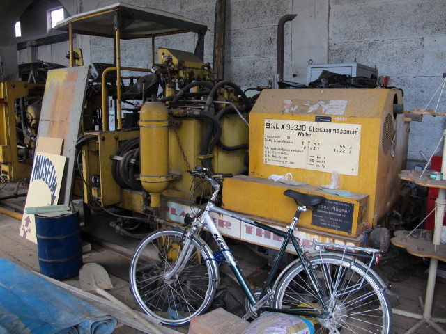 Gleisbaumaschine in der Halle I