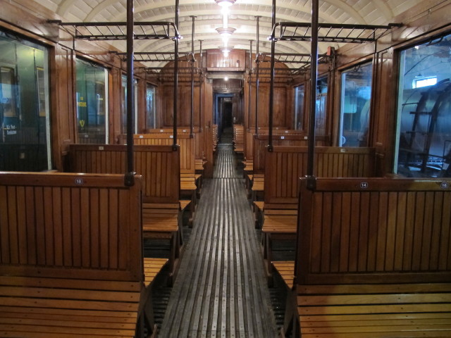 Wagen der Preßburgerbahn in der Halle II