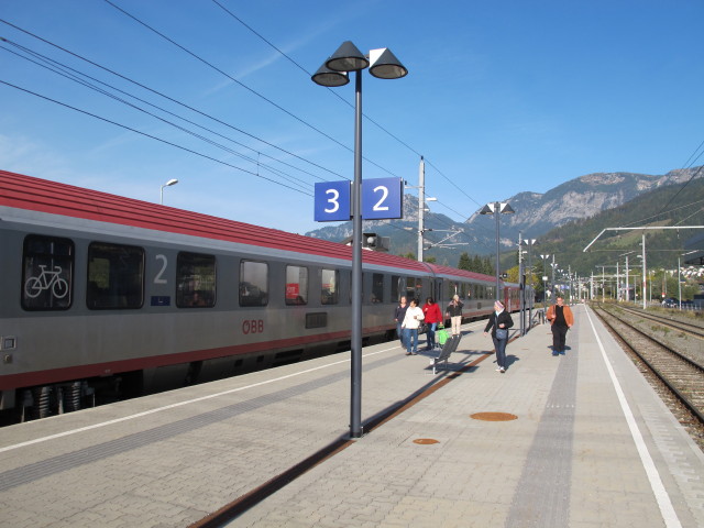 ÖBB-IC 512 im Bahnhof Liezen, 642 m