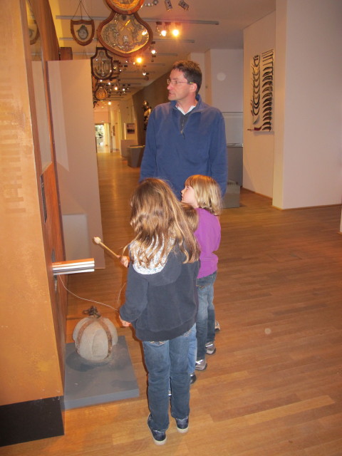 Anja-Liv, Stefan und Katja-Lin im 5e-Museum