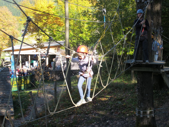 Daria und Walter im Parcours 'Blaumeise' im Kletterwald Buchenberg