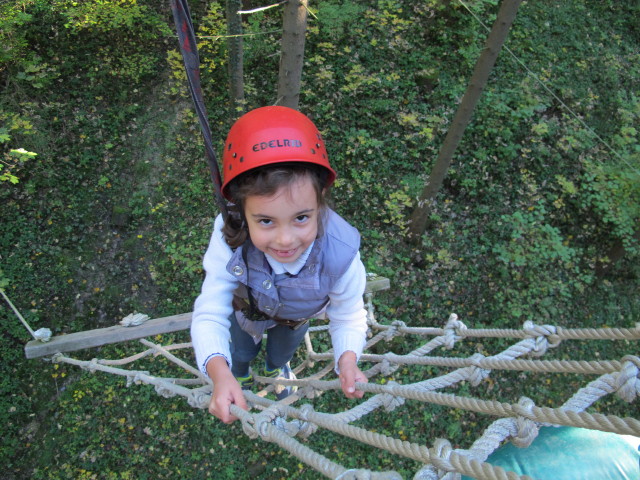 Daria im Parcours 'Wiesel' im Kletterwald Buchenberg