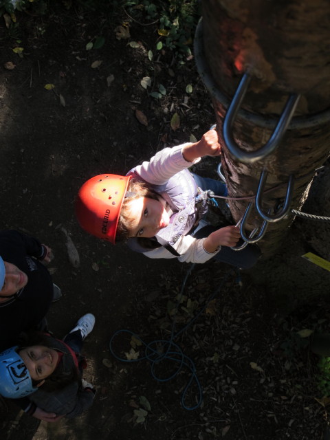 Diana, Walter und Daria am Beginn des Parcours 'Schwarzspecht' im Kletterwald Buchenberg