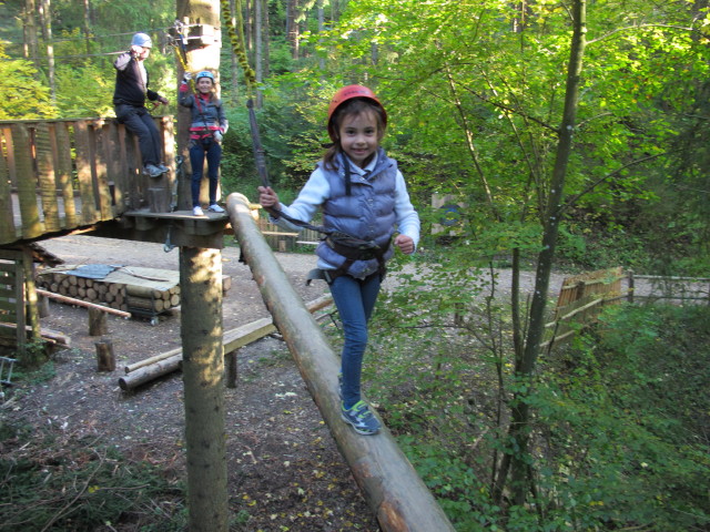 Walter, Diana und Daria im Parcours 'Schwarzspecht' im Kletterwald Buchenberg