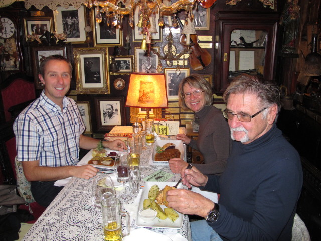 Ich, Mama und Papa im Marchfelderhof (15. Okt.)