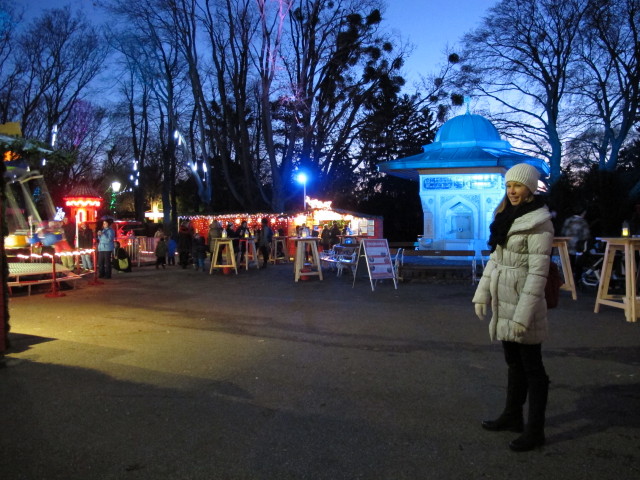 Daniela am Weihnachtsmarkt im T&uuml;rkenschanzpark