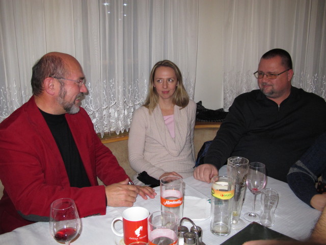 Hans-Christian, Andrea und Stefan im Restaurant Resselpark