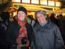 Carmen und Doris am Adventmarkt vor der Karlskirche