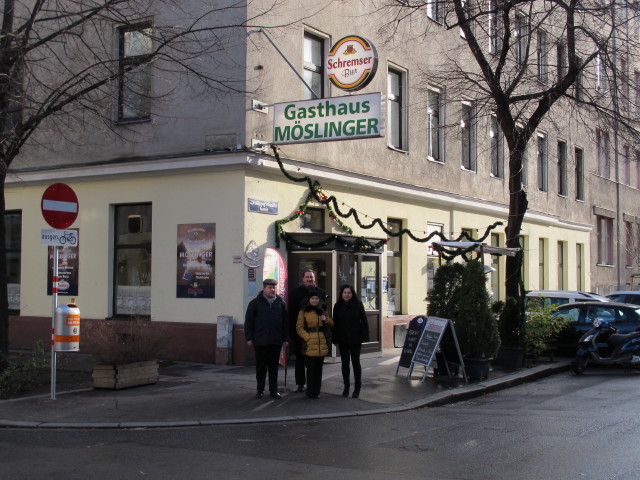 Thomas, Wolfgang, Diana und Katja beim Gasthaus Möslinger