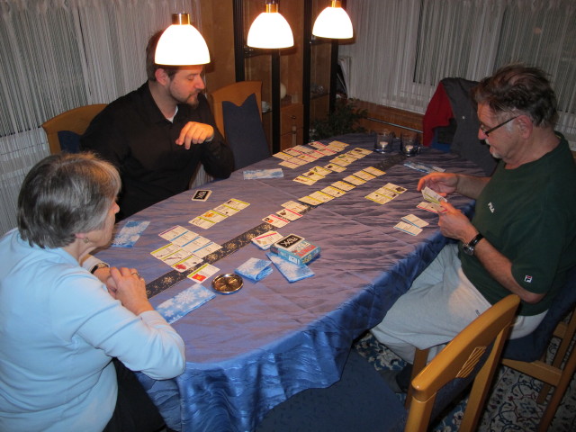 Oma, Markus und Papa im Haus meiner Eltern (26. Dez.)