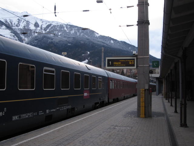 Schnellzug nach Utrecht im Bahnhof Landeck-Zams, 776 m (8. Feb.)