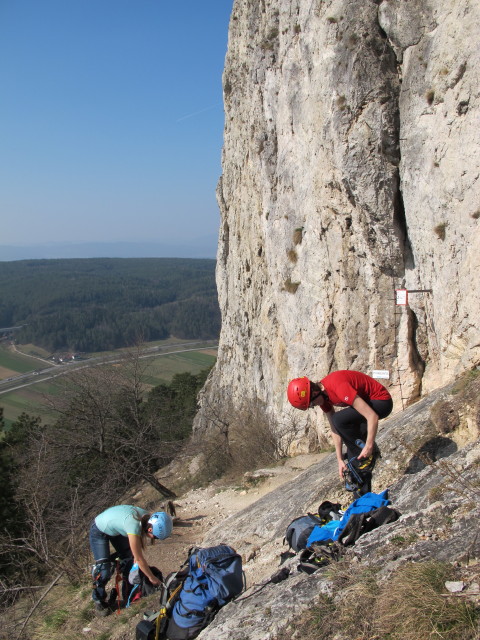 Pittentaler Klettersteig: Diana und Carmen beim Einstieg