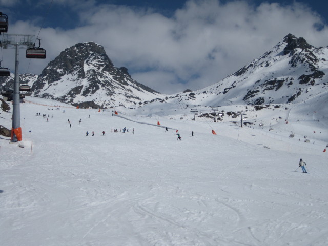 Mama auf der Piste 'Velillbahn Berg - Idalp' (6. Apr.)